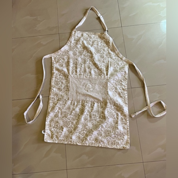 My Texas House Polyester/Cotton Floral Ruffle Chef Home Cook Apron in Green - Picture 13 of 15